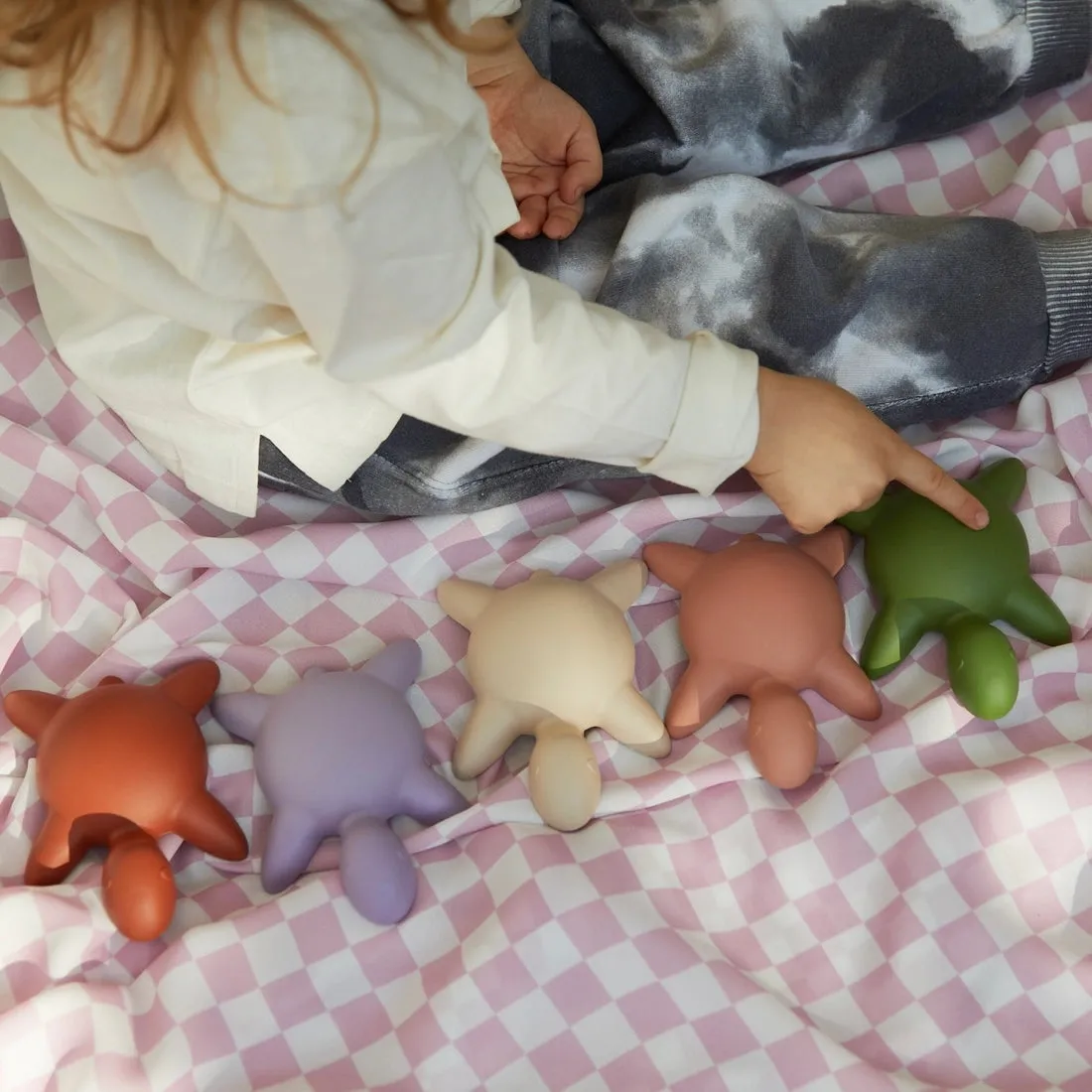 Greta the Great Turtle Bath Toy, Coral